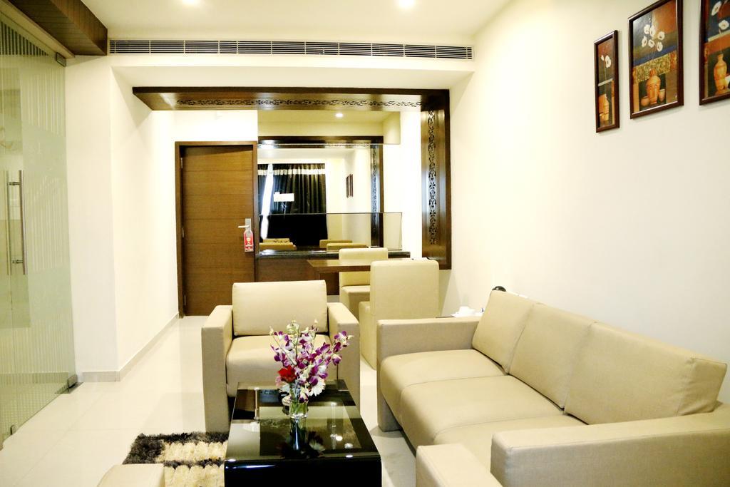 Hotel Sitara Grand Miyapur Hajdarabad Zewnętrze zdjęcie